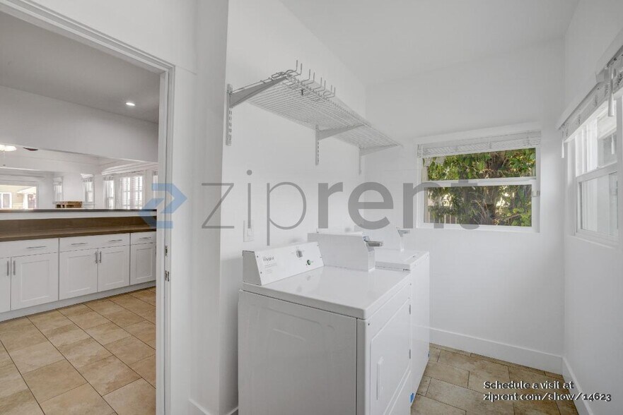 Building Photo - 1464 W 24th St
