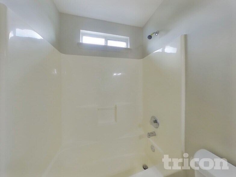 Building Photo - 21214 Peachvine Ln