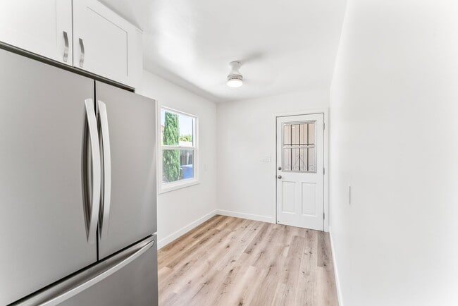 Building Photo - Nicely Remodeled 3 Bed 2 Bath in West Chul...