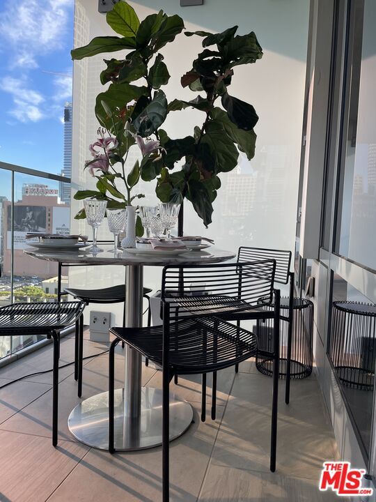 Building Photo - 877 Francisco St