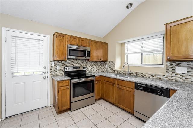 Building Photo - 837 Foxridge Dr