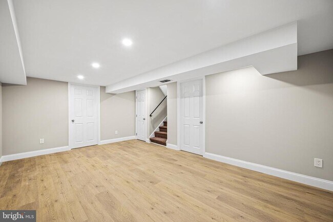 Building Photo - 15 Llanfair Rd