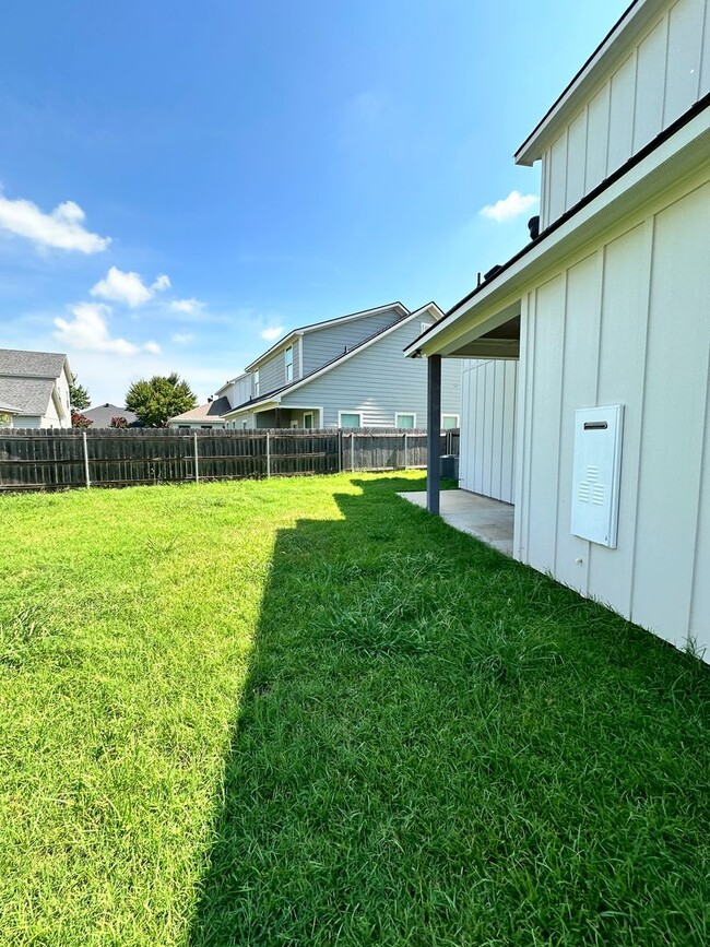 Building Photo - Close to WK Bossier and Barksdale Air Forc...