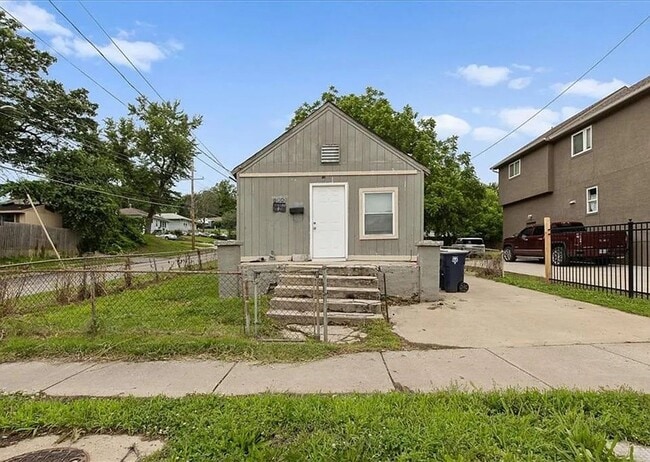 Building Photo - 1646 Bennington Ave