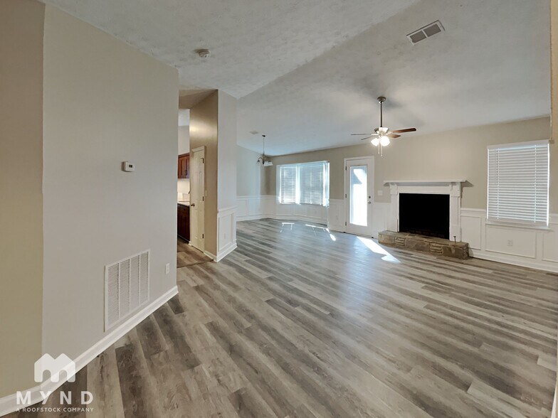 Building Photo - 5491 La Fleur Trail