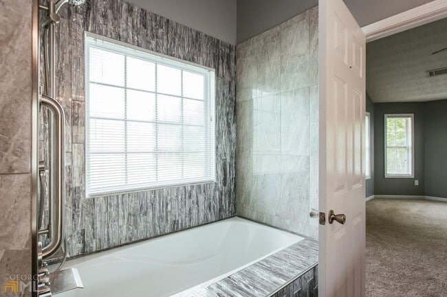 Building Photo - 137 Bristol Woods Dr