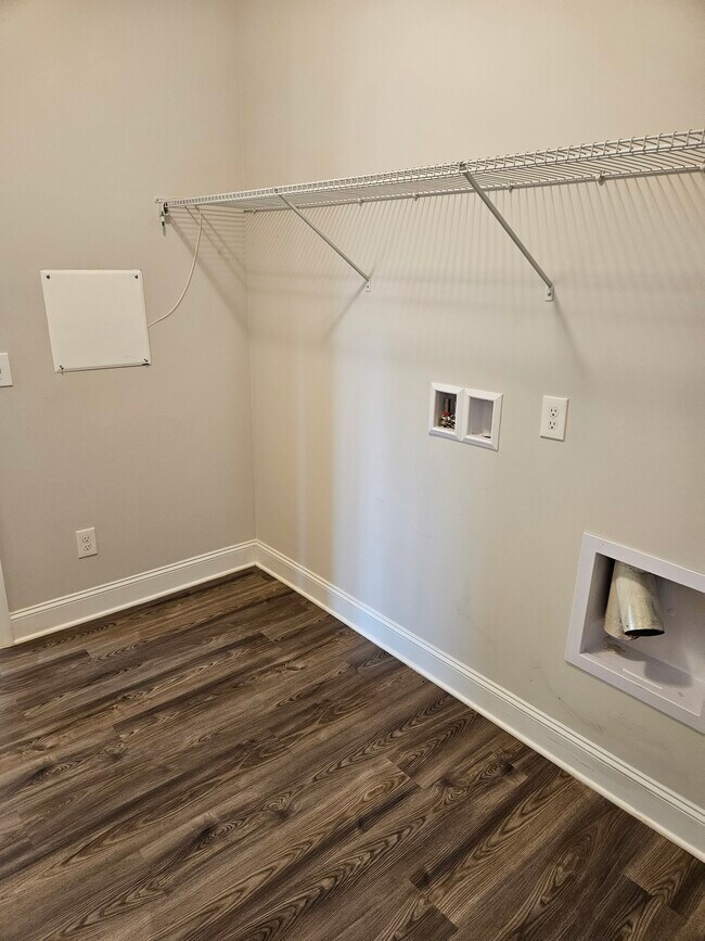 Building Photo - 212 Pine Is Ave