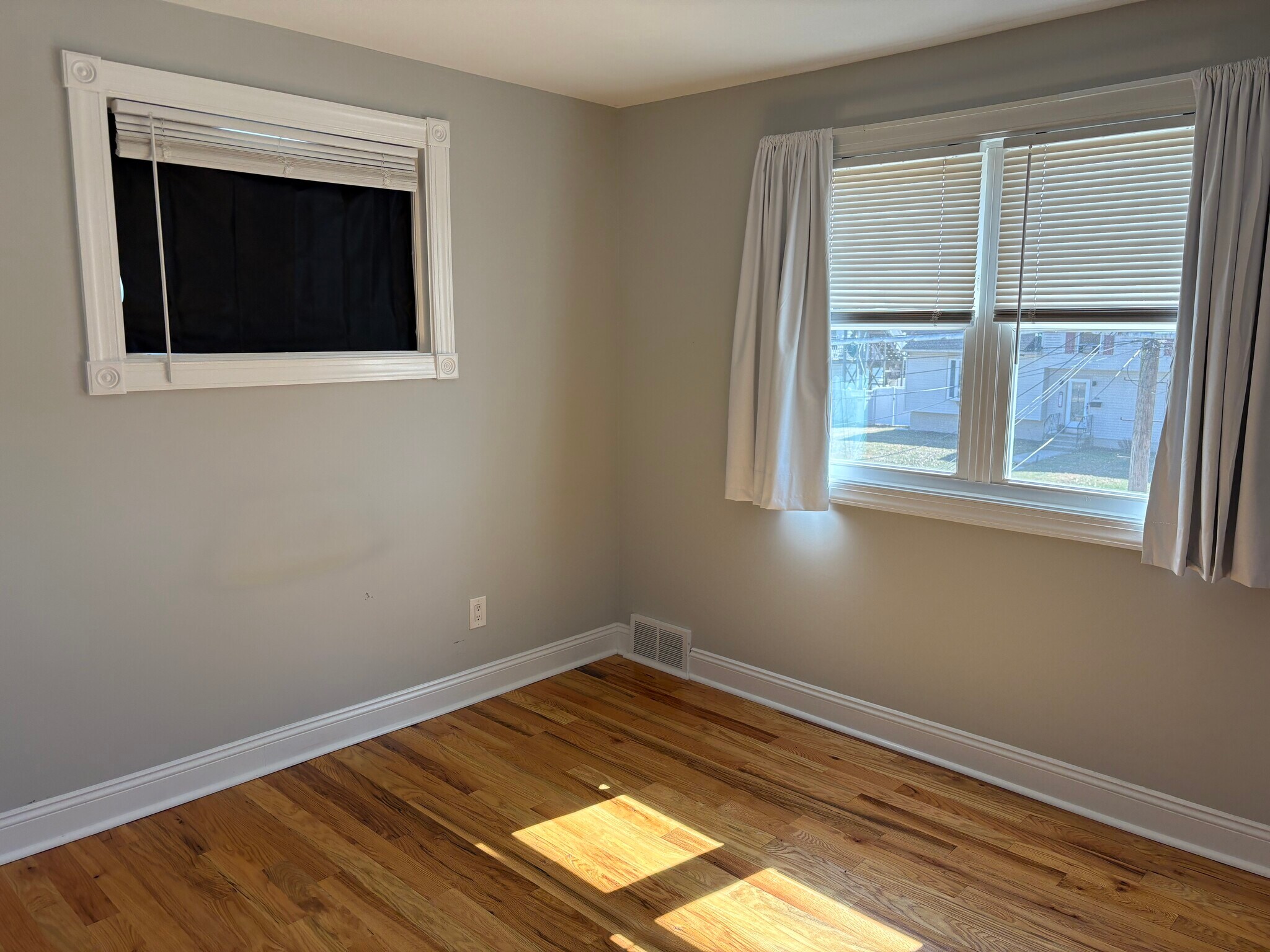 Building Photo - 533 W Kings Hwy