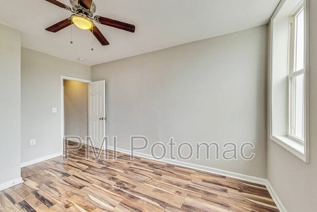 Building Photo - 834 N Stricker St