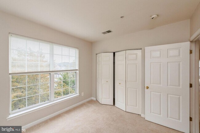 Building Photo - 25340 Lake Mist Square