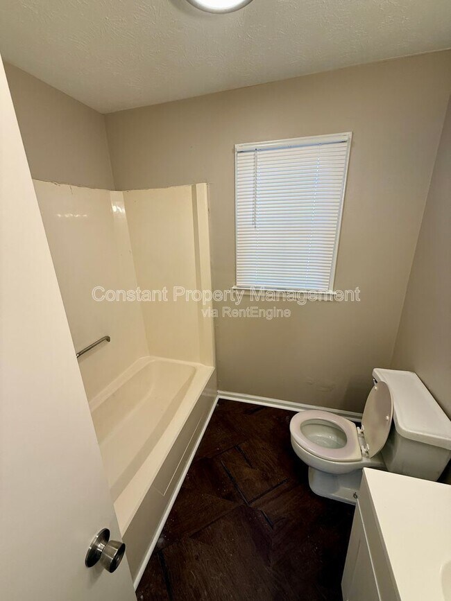 Building Photo - 1880 Clinton Rd