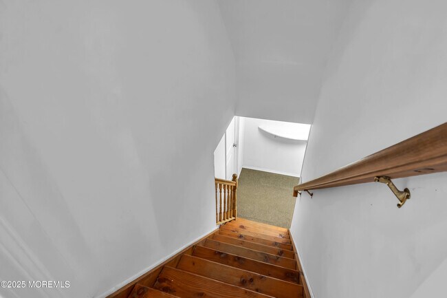 Building Photo - 913 N Ocean Ave