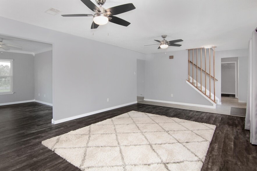 Building Photo - 255 E Castle Harbour Dr