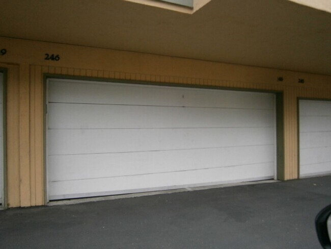 Building Photo - 2 Bedroom-2 Bathroom Single Story Condo; 2nd Floor unit in La Mesa