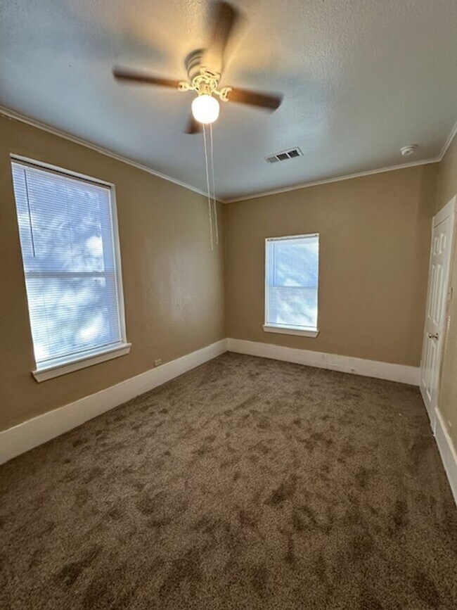 Building Photo - 722-726 S. Kennedy Ave.