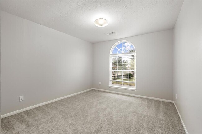 Building Photo - 6209 Fawnlake Dr