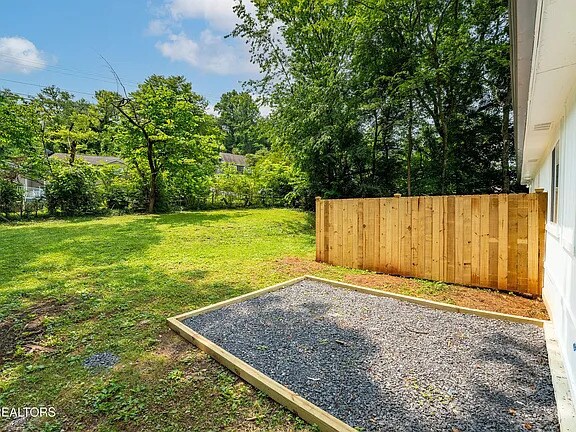 Building Photo - 502 Hayworth Dr