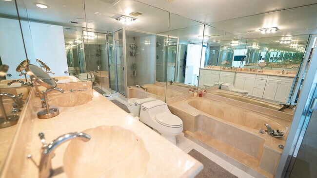 Building Photo - 5540 N Ocean Dr