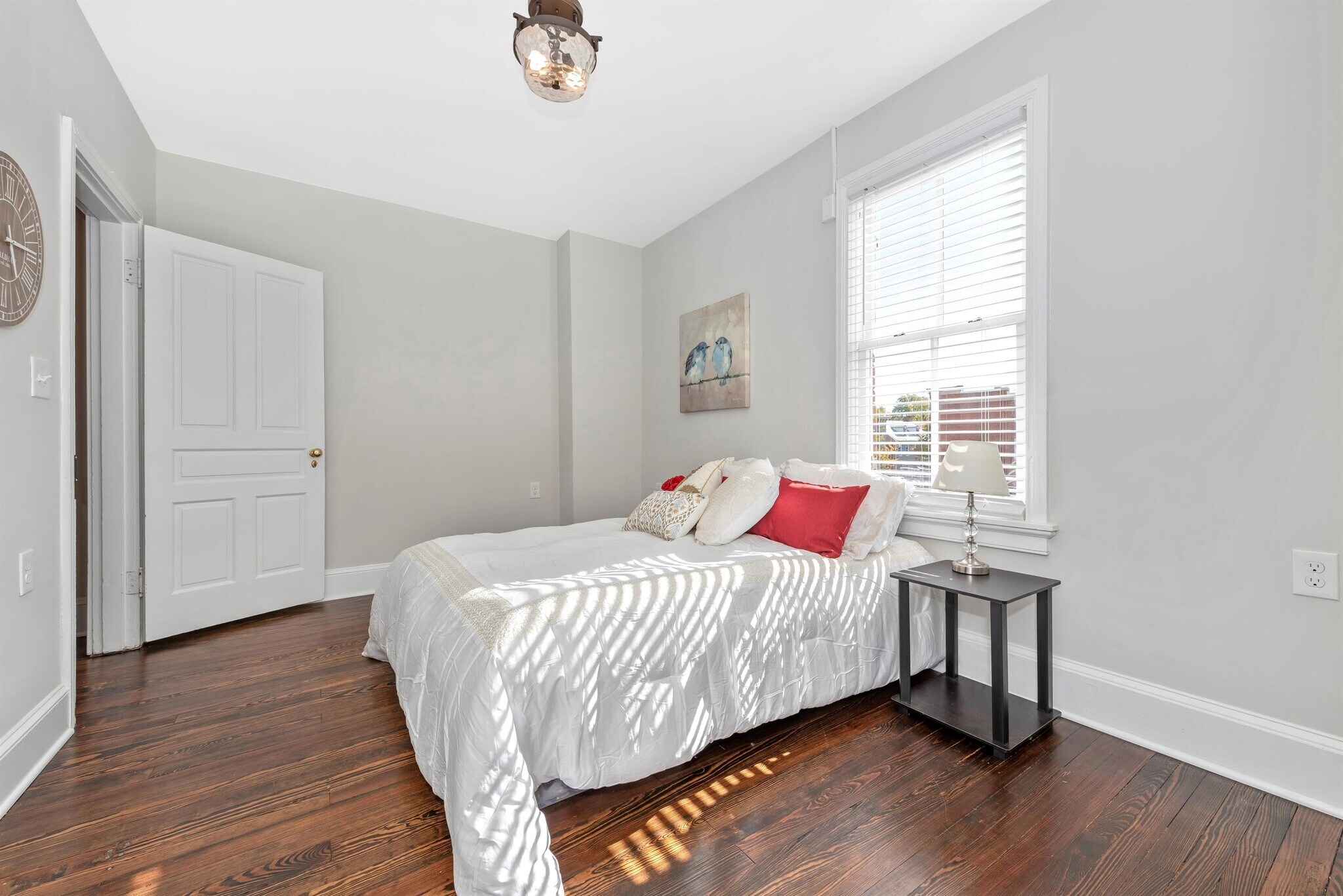 Building Photo - 6 W 4th St