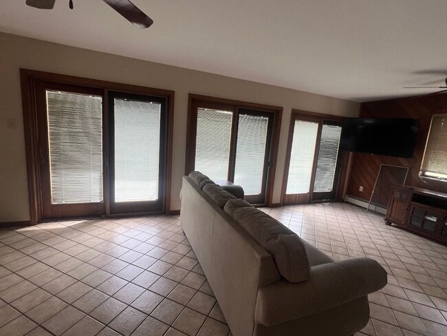 Building Photo - 3 Bedroom Home on 3 Acres