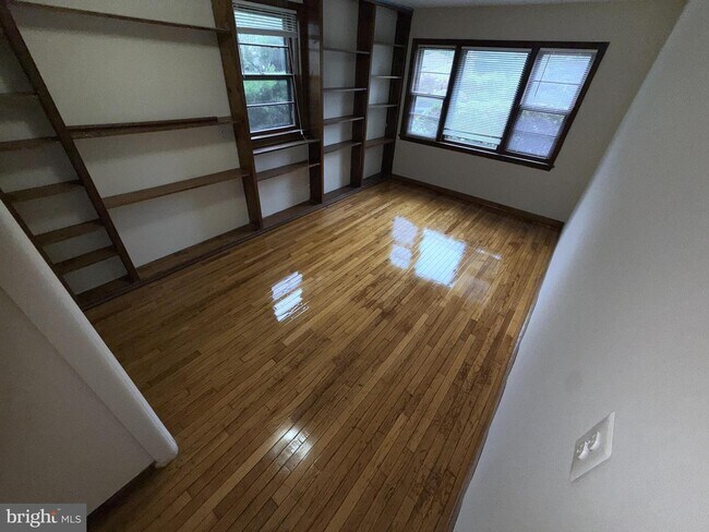 Building Photo - 9412 Holland Ct