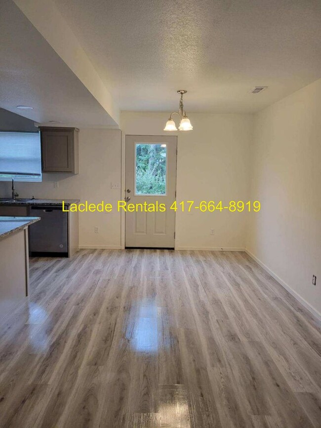 Building Photo - 3 BED 2 1/2 BATH TOWNHOUSE- FEBRUARY SPECI...