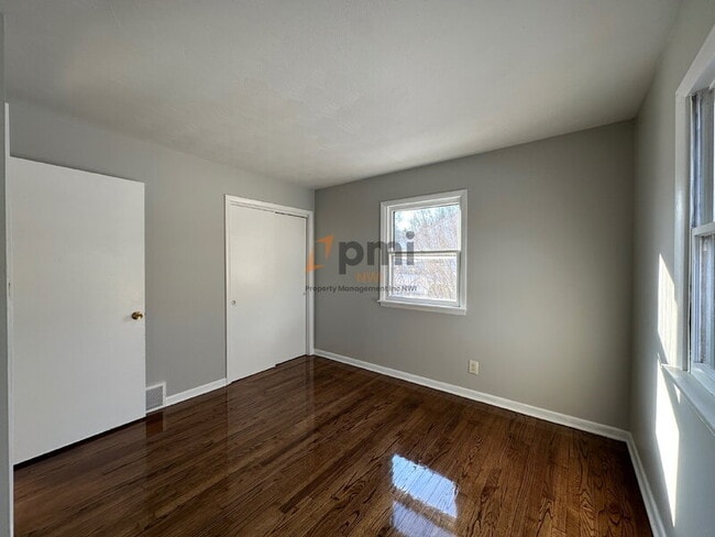 Building Photo - 1075 N 100 E