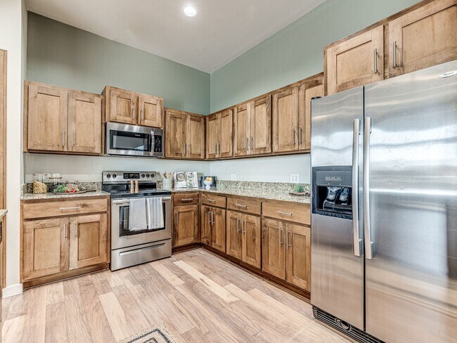 Building Photo - Military/First Responder Discount Available- 3 Bedroom/2 Bath  Downtown OKC Condo WITH 2 Covered ...