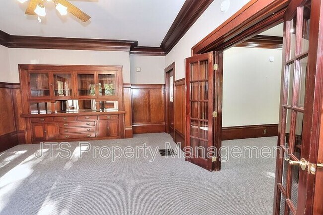 Building Photo - 1015 27th St