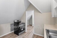 Building Photo - 803 E College St