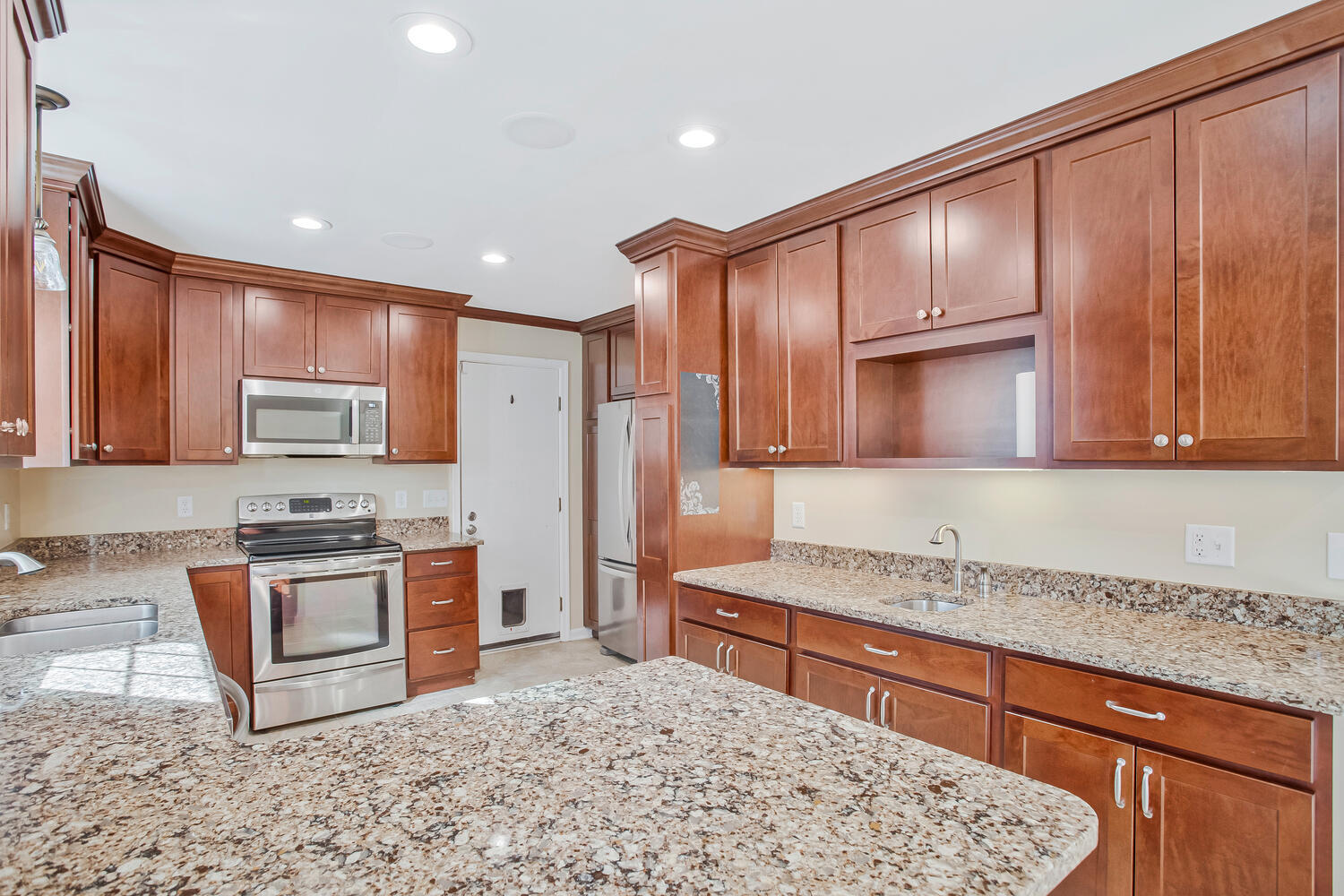 Building Photo - 1408 Damsel Ln
