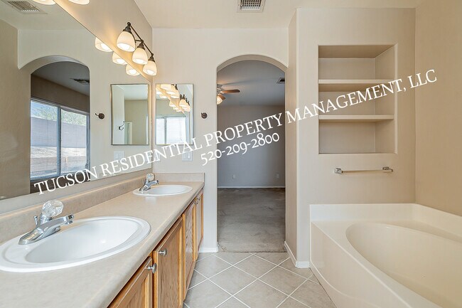 Building Photo - 7623 S Meadow Spring Way