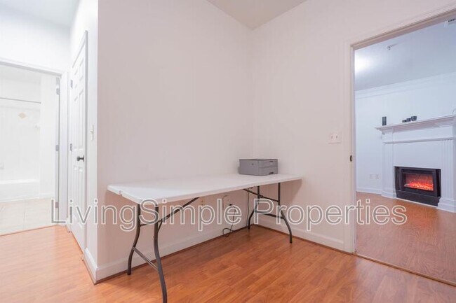 Building Photo - 501 Hungerford Dr