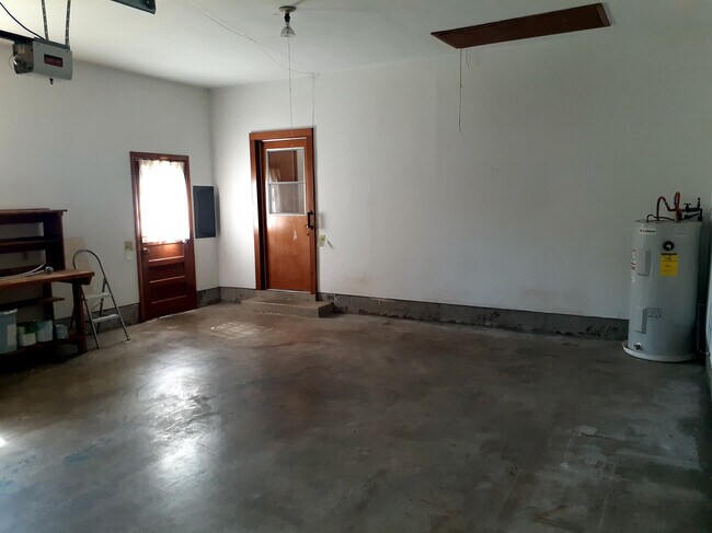 Building Photo - 707 Cathy Ct