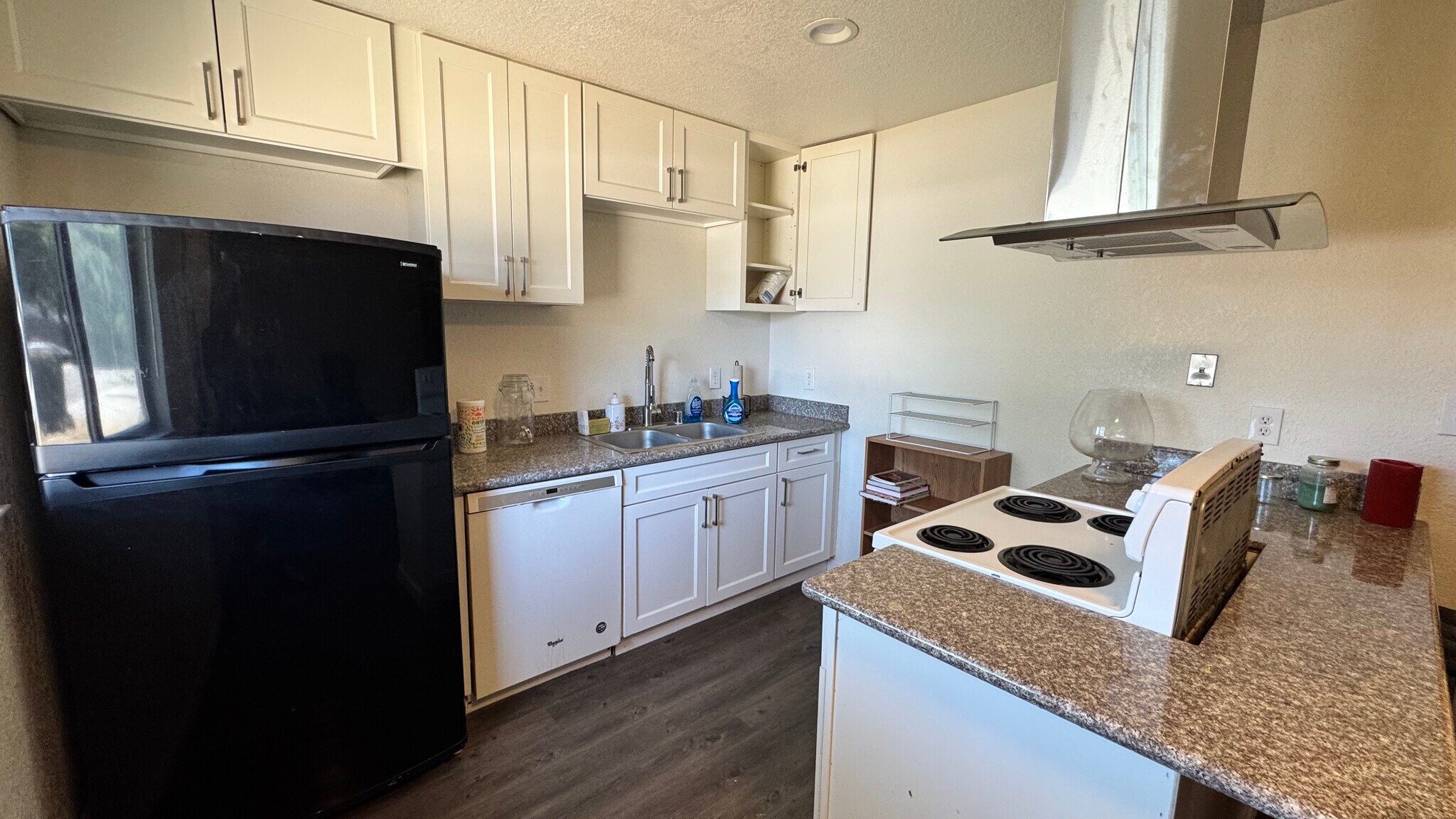 Building Photo - 203 Lualan Ln