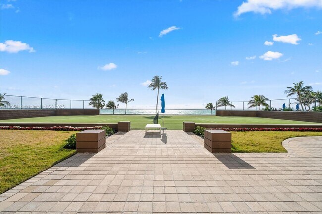 Building Photo - 17555 Collins Ave