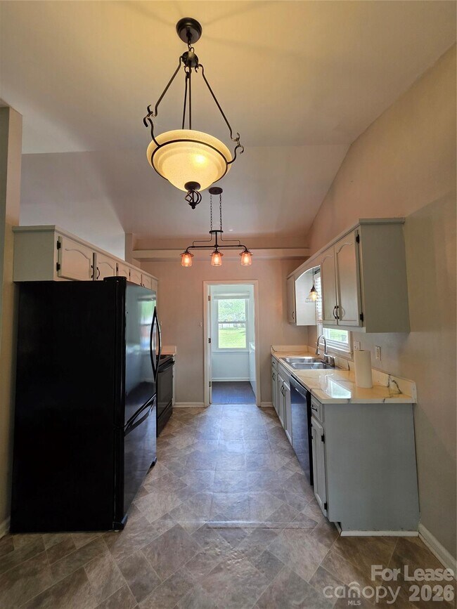 Building Photo - 221 Auten Cir