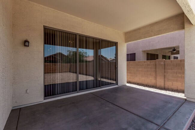 Building Photo - Single Story Large open floor plan home