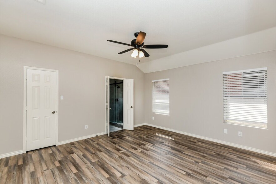 Building Photo - 7116 Cattle Dr