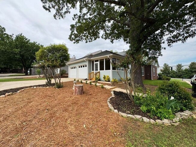 Building Photo - Captivating 3 BR/ 2 BA home in Vestavia!