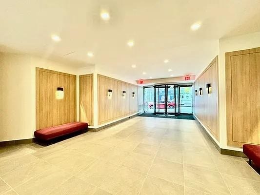 Building Photo - 275 Greenwich St