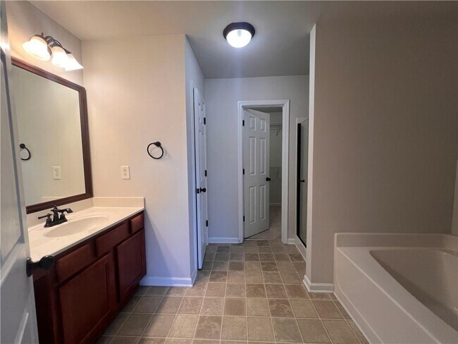 Building Photo - 4957 Sherwood Way