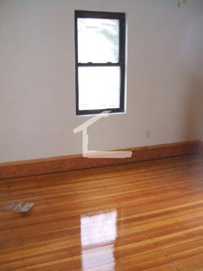Building Photo - 18 Aldie St