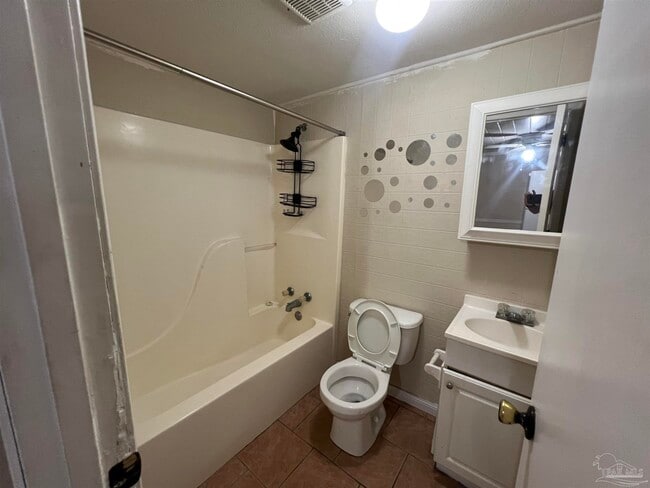 Building Photo - 1036 Hawthorn Dr