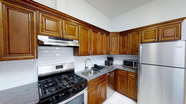 Building Photo - 3 bedroom in ASTORIA NY 11106