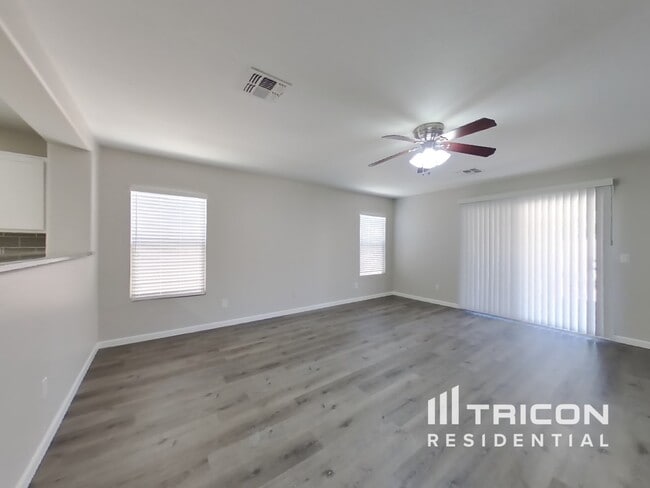 Building Photo - 4558 E Silverbell Rd