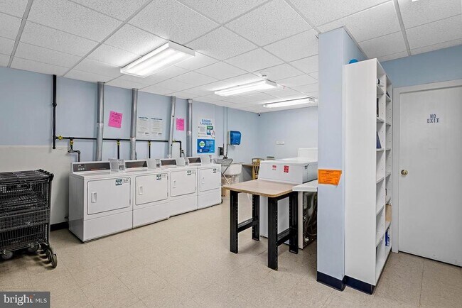 Building Photo - 4401 Roland Ave