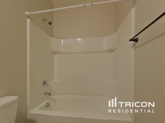 Building Photo - 19651 W Palo Verde Dr