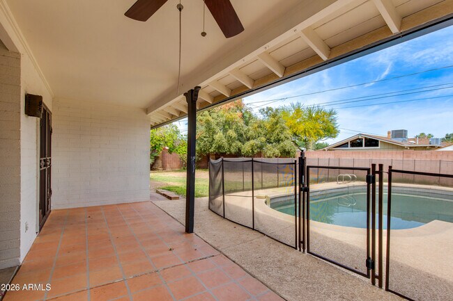 Building Photo - 1524 W Ocotillo Rd