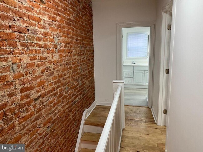 Building Photo - 1936 McClellan St